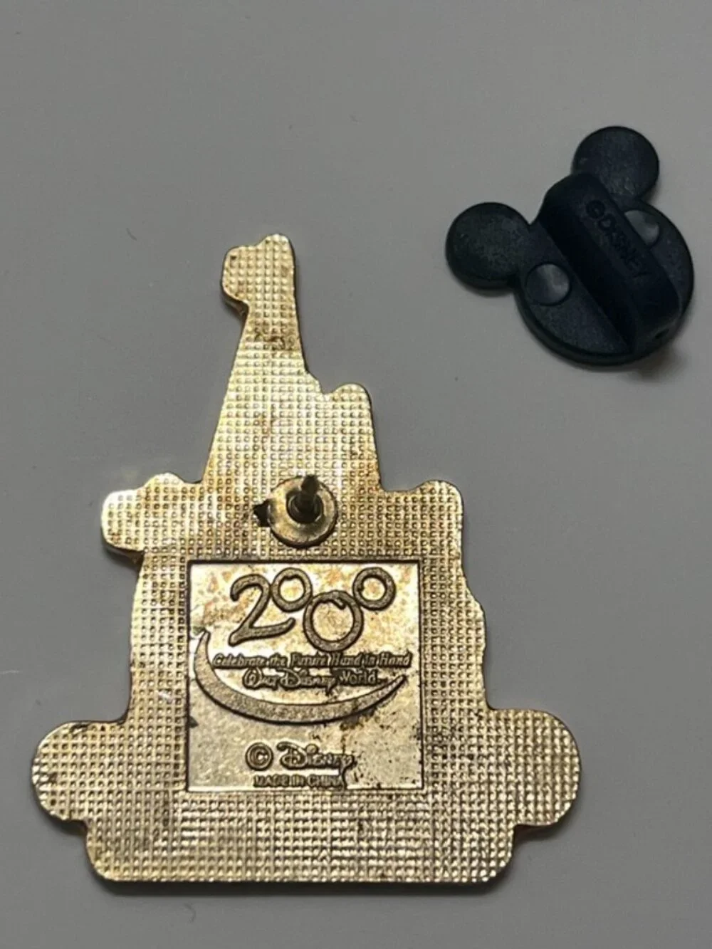 disney mickey mouse magic kingdom castle gold pin ✨